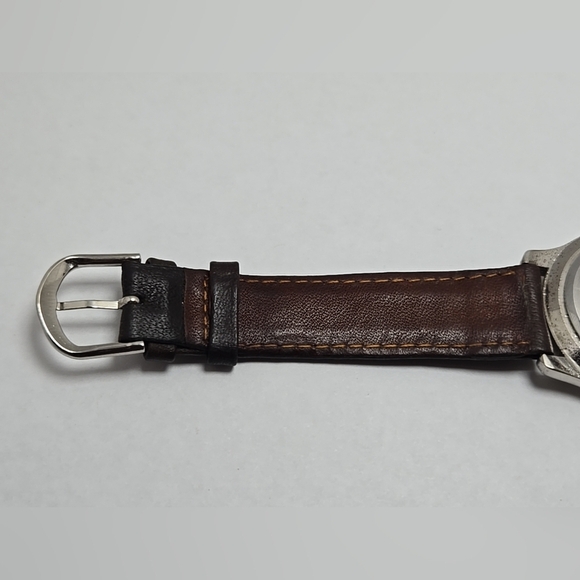 3 Dial Great Land Quartz 2348 St Still Back Wrist Watch Runs New Battery - Picture 9 of 11